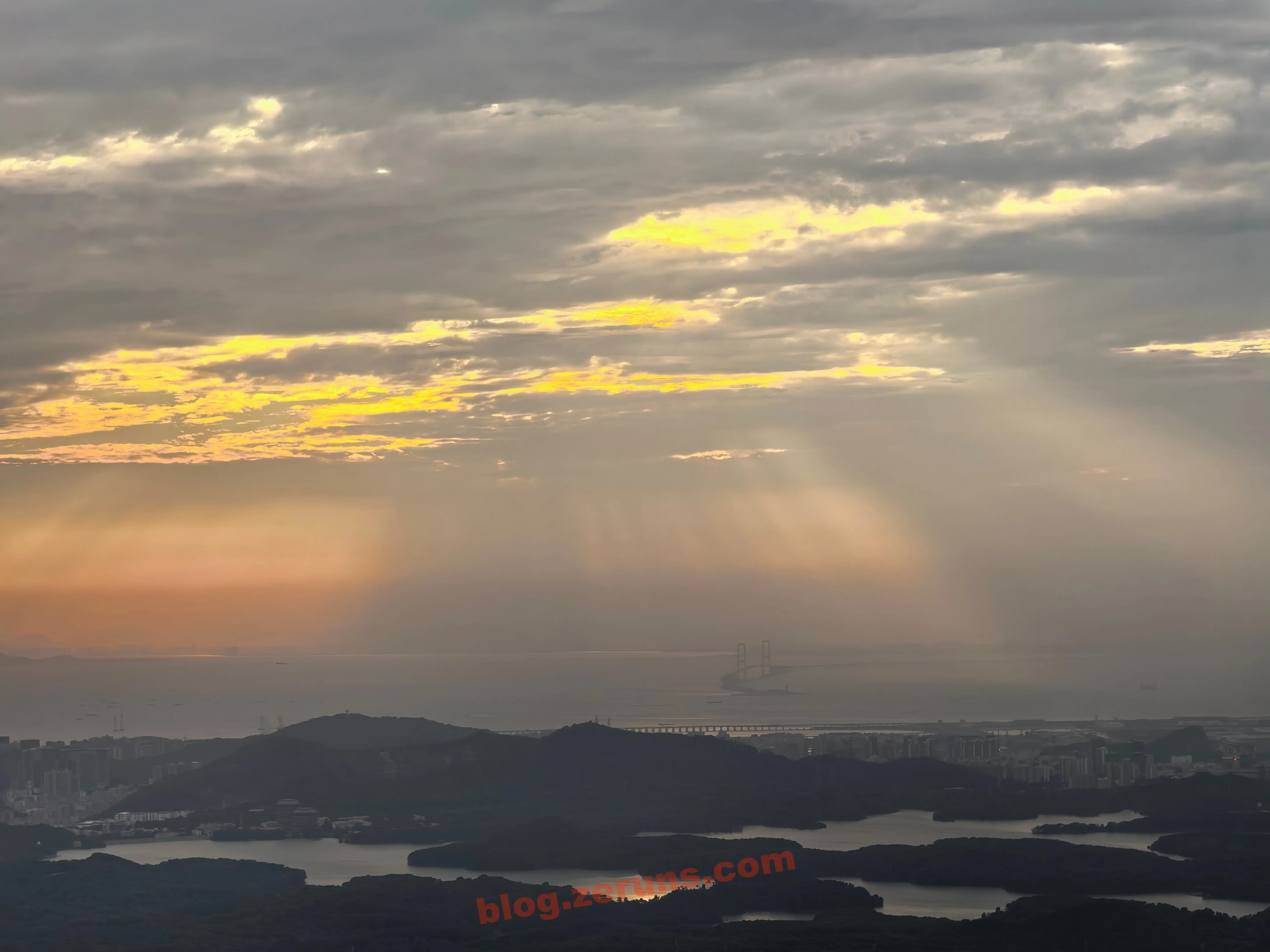 Hiking Yangtai Mountain in Shenzhen